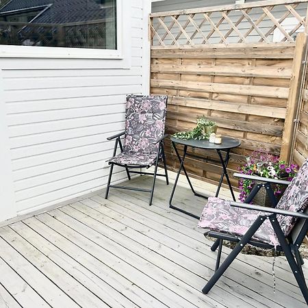 Lilla Huset Bed & Breakfast - Countryside Guesthouse, Free Parking Эребру Экстерьер фото