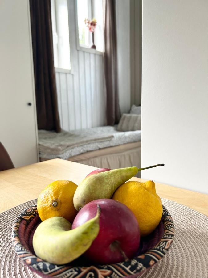 Lilla Huset Bed & Breakfast - Countryside Guesthouse, Free Parking Эребру Экстерьер фото