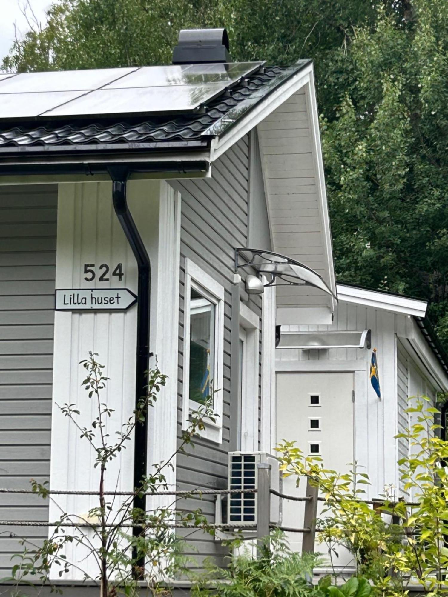 Lilla Huset Bed & Breakfast - Countryside Guesthouse, Free Parking Эребру Экстерьер фото