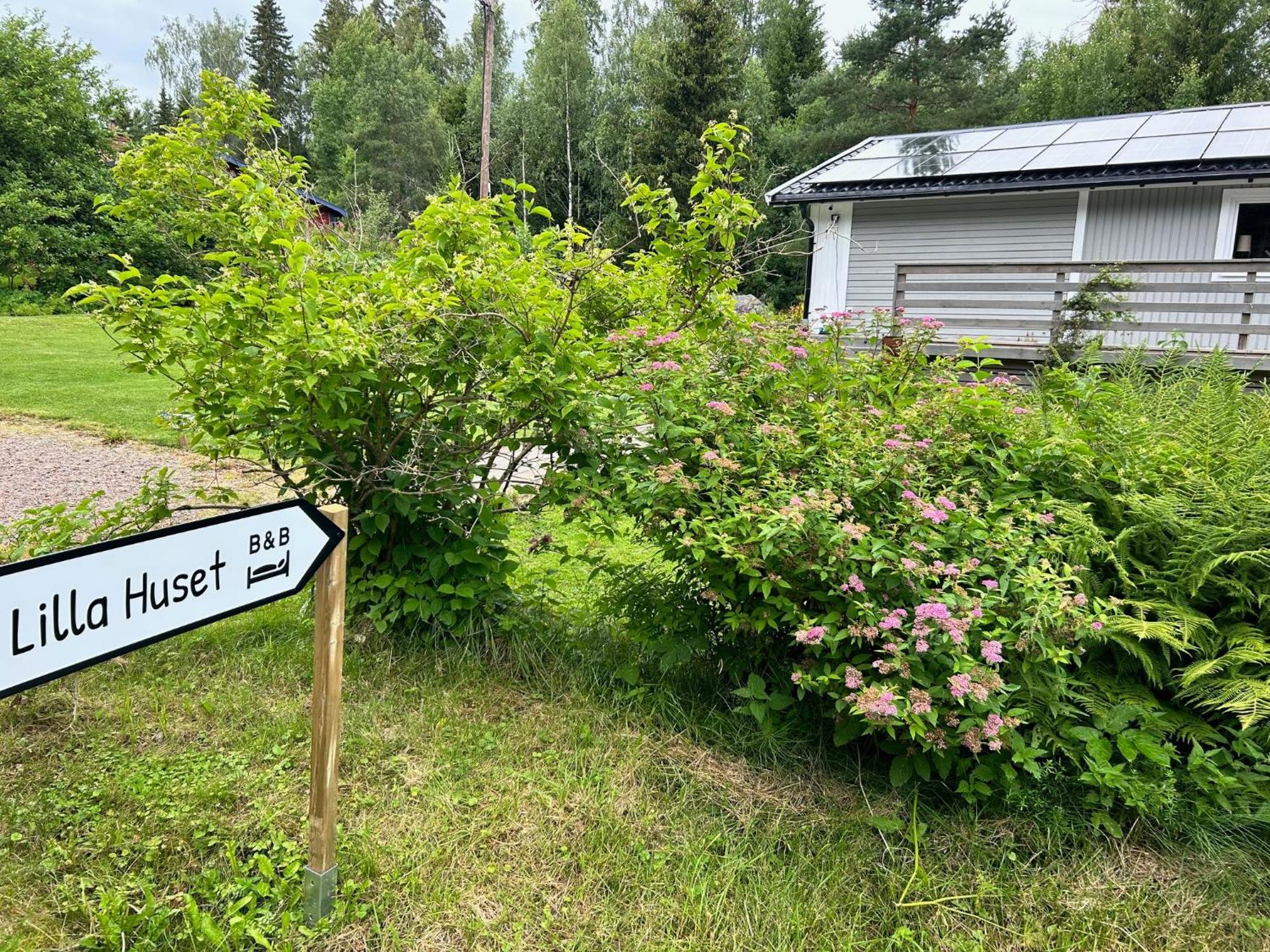 Lilla Huset Bed & Breakfast - Countryside Guesthouse, Free Parking Эребру Экстерьер фото