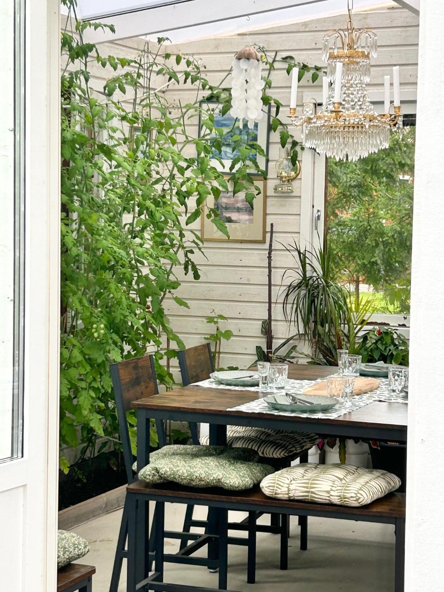 Lilla Huset Bed & Breakfast - Countryside Guesthouse, Free Parking Эребру Экстерьер фото